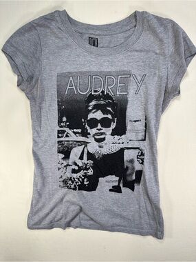 Vintage Red Carpet Noir Audrey Hepburn Graphic Gray Short Sleeve Retro Tee M
